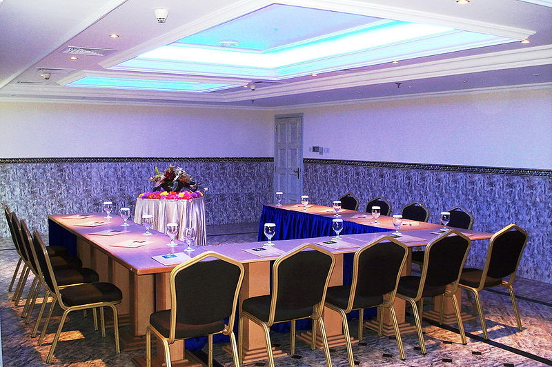 Файл:Comfort Inn Hall.jpg