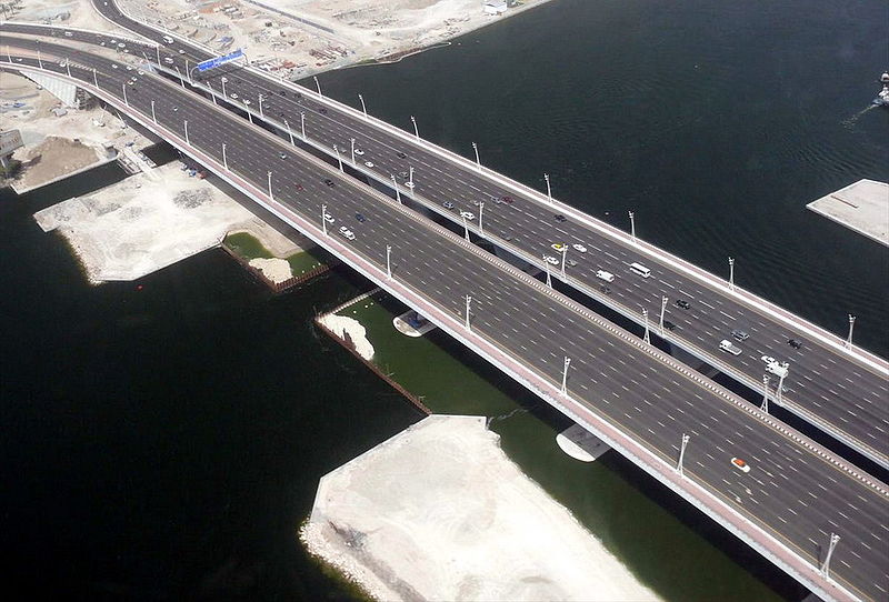 Файл:Dubai Al Garhoud Bridge 1.jpg